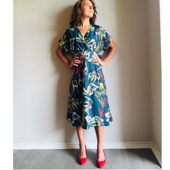 Dresses & Skirts - NWT A-line Dress Vintage Floral Flare Oversized